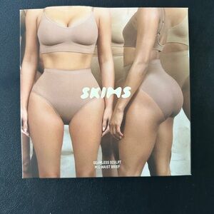 SKIMS Seamless Sculpt Mid Waist Brief XS Slimming Shapewear Black NWT Bronze